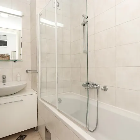 Fortuna - Cozy To Relax Novi Beograd, Parking 5 Eur Per Day アパート ベオグラード